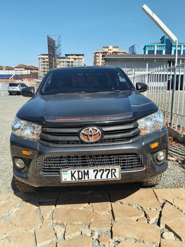 Toyota Hilux 2016 Gray
