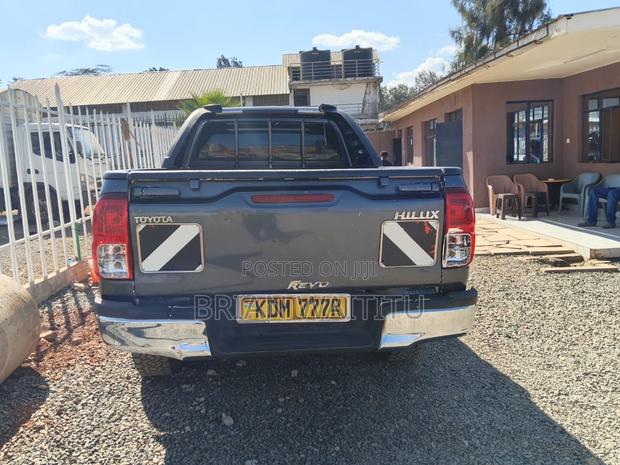 Toyota Hilux 2016 Gray
