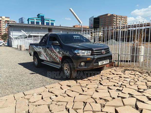 Toyota Hilux 2016 Gray