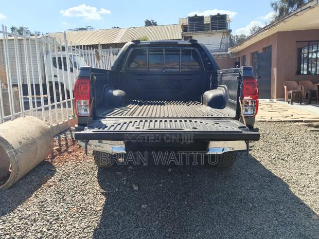 Toyota Hilux 2016 Gray