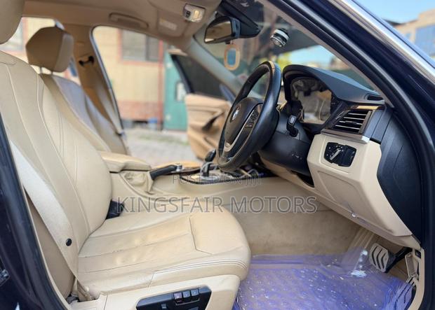 BMW 320i 2012 Blue