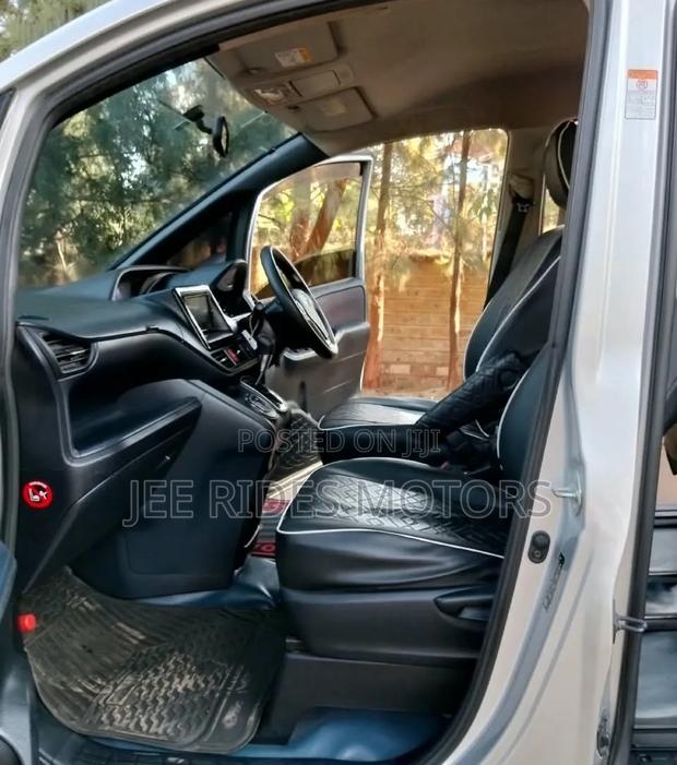 Toyota Noah 2016 Silver