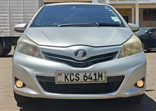 Toyota Vitz 2012 Ivory