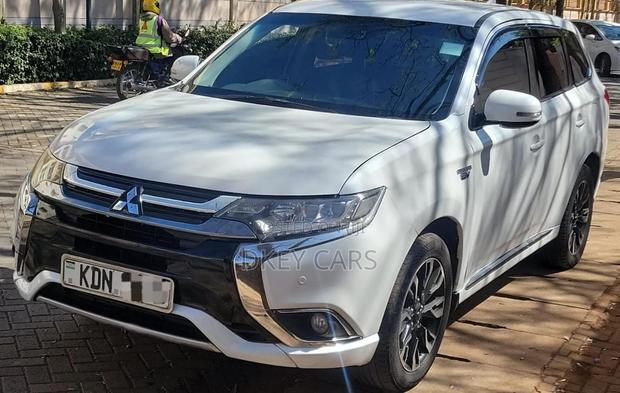 Mitsubishi Outlander 2018 White