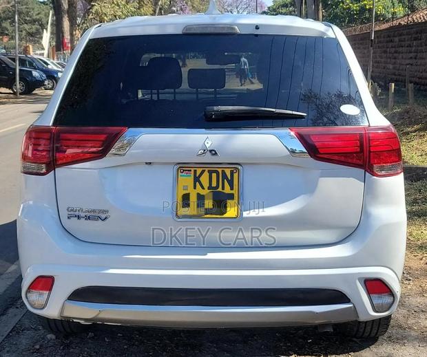 Mitsubishi Outlander 2018 White