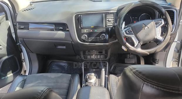 Mitsubishi Outlander 2018 White