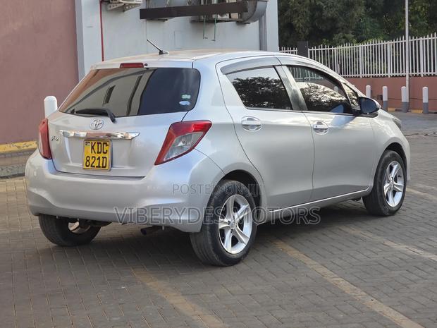Toyota Vitz 2013 Burgundy