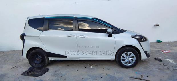 Toyota Sienta 2017 White