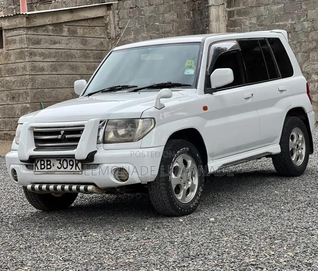Mitsubishi Pajero IO 2000 White