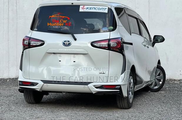 Toyota Sienta 1.5 Hybrid FWD (6-seater) 2020