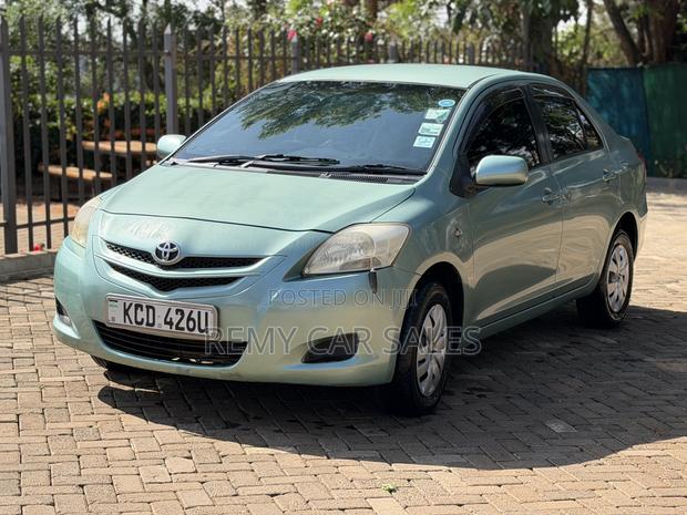 Toyota Belta 2008 Burgundy