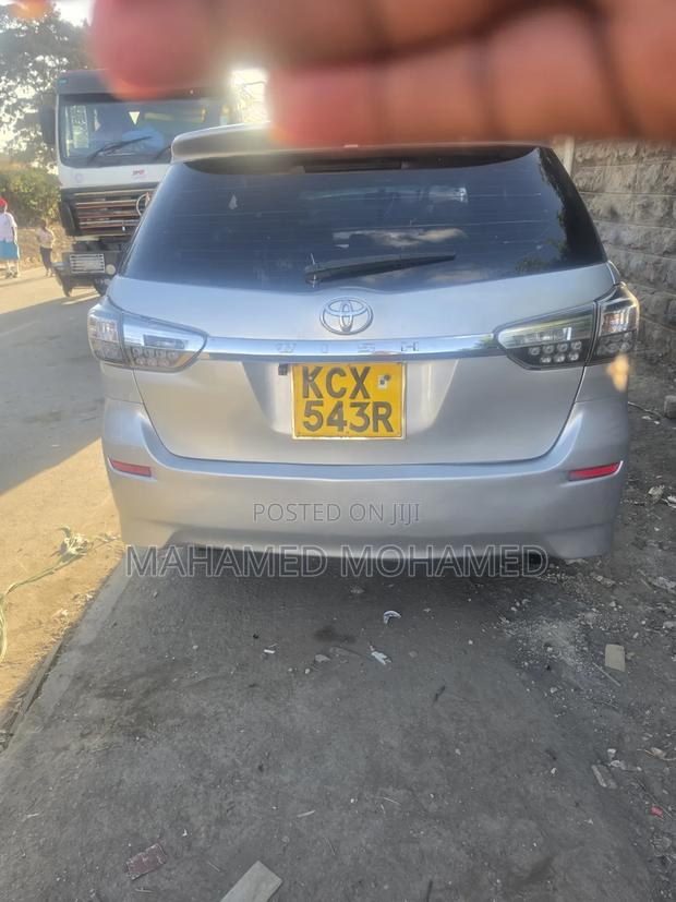 Toyota Wish 2012 Silver