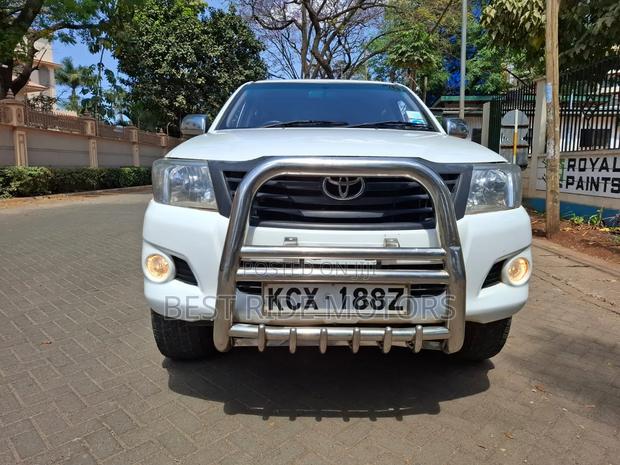 Toyota Hilux 2015 Off white