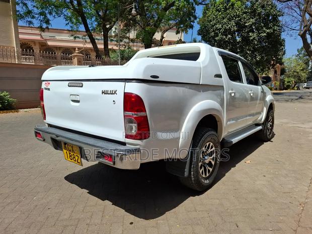 Toyota Hilux 2015 Off white