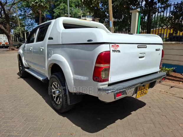 Toyota Hilux 2015 Off white