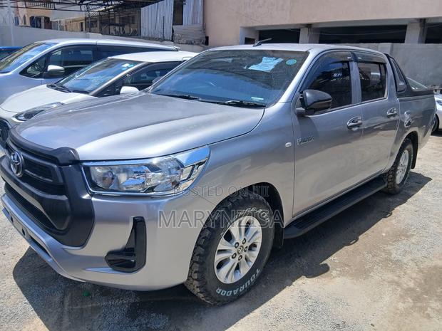 Toyota Hilux 2019 Silver