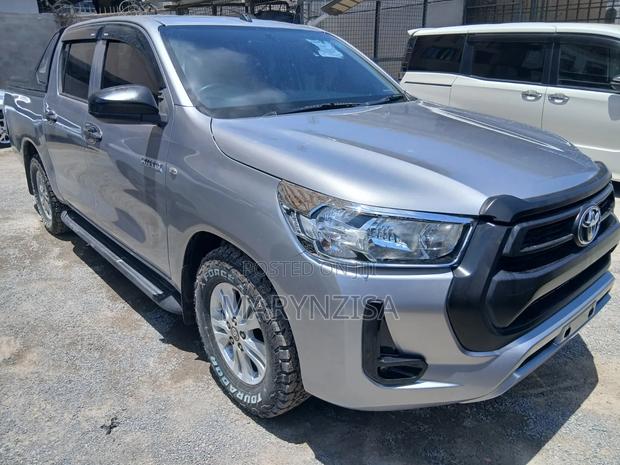 Toyota Hilux 2019 Silver