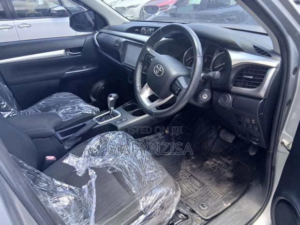 Toyota Hilux 2019 Silver