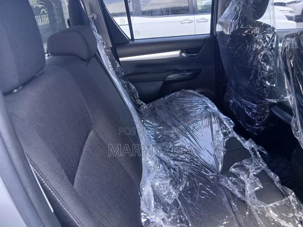 Toyota Hilux 2019 Silver
