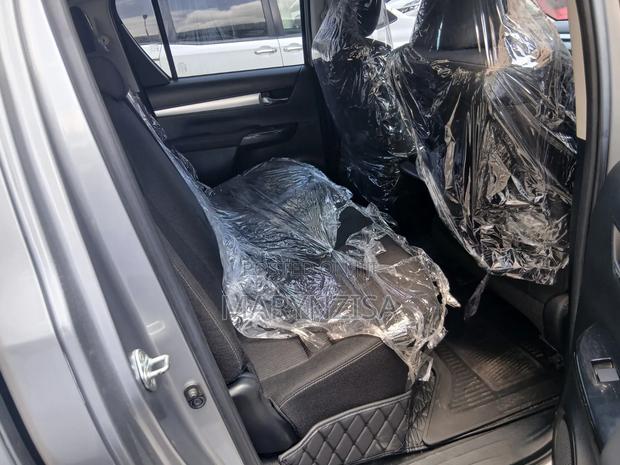 Toyota Hilux 2019 Silver