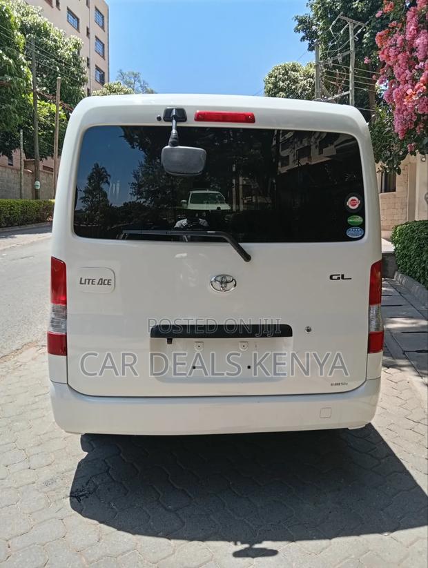 Toyota Lite-Ace 2018 White