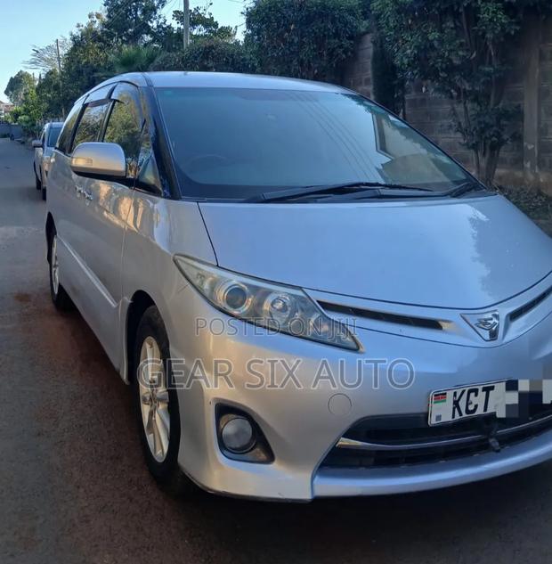 Toyota Estima 2011 Silver