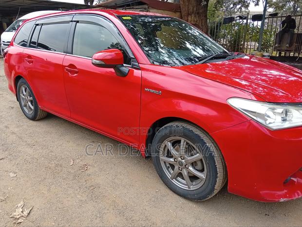 Toyota Corolla Fielder 1.5 Hybrid FWD 2016 Red