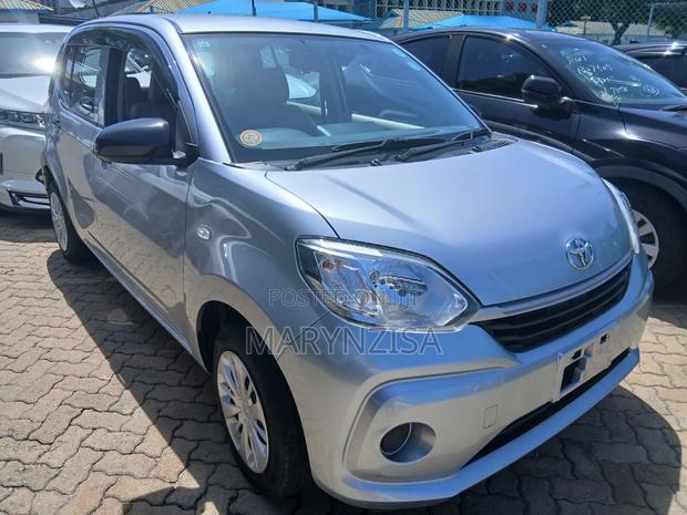 Toyota Passo 2019 Silver