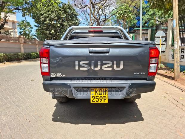 Isuzu D-MAX 2023 Gray