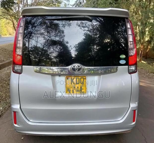 Toyota Noah 2016 Silver