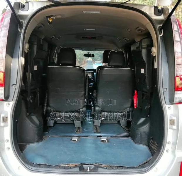 Toyota Noah 2016 Silver