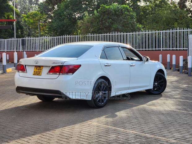 Toyota Crown 2015 White
