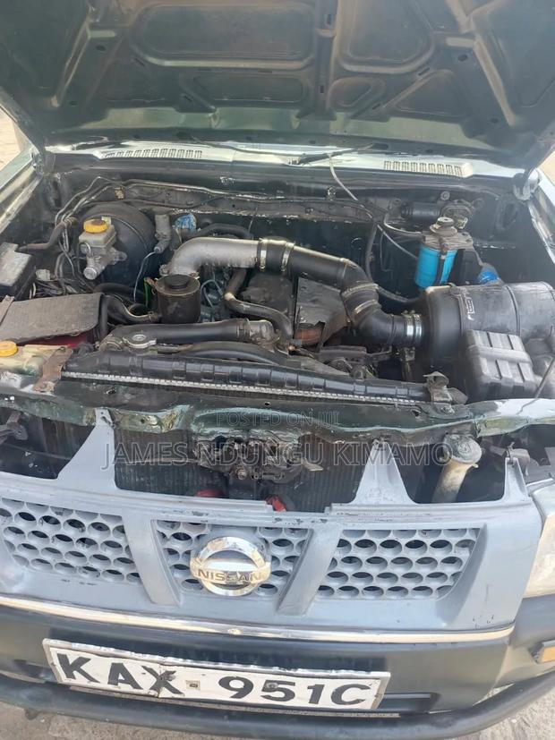 Nissan NP300 2006 Green