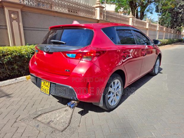 Toyota Auris 2013 Red