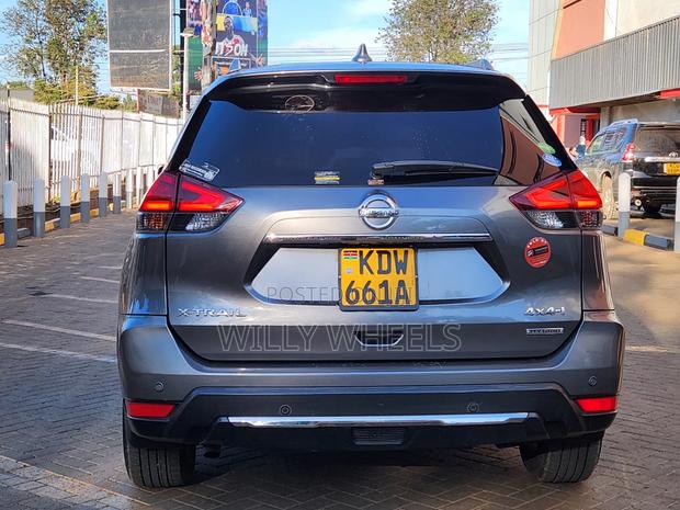 Nissan X-Trail 2.0 Petrol FWD 2014 Beige
