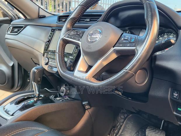 Nissan X-Trail 2.0 Petrol FWD 2014 Beige