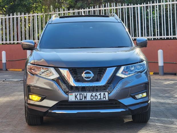 Nissan X-Trail 2.0 Petrol FWD 2014 Beige