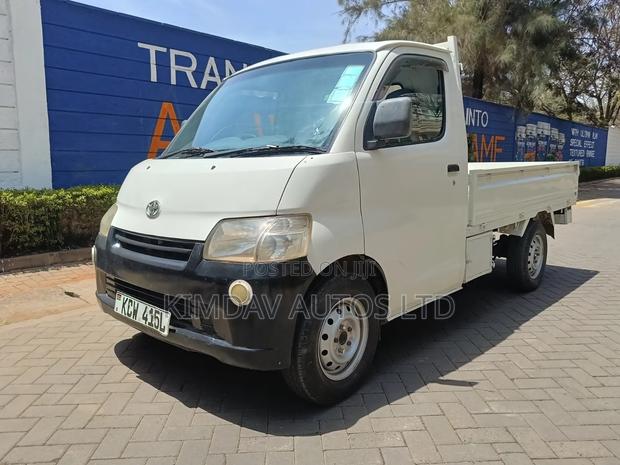 Toyota TownAce 2012 Off white