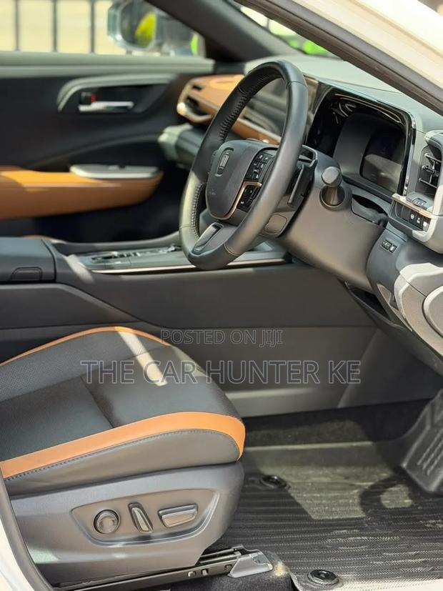 Toyota Crown 2023