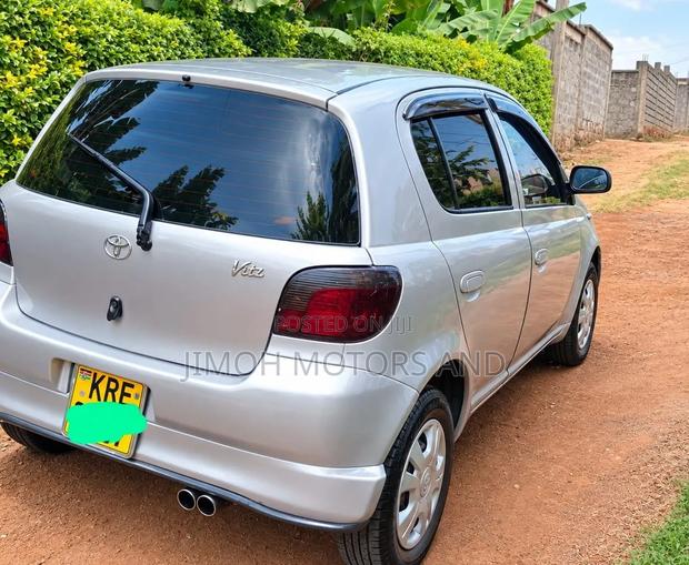 Toyota Vitz 2004 Silver