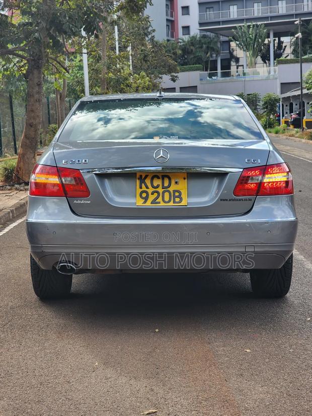 Mercedes-Benz E200 2009 Silver