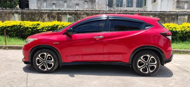 Honda Vezel 2018 Maroon
