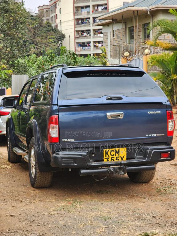 Isuzu D-MAX 2010 Blue