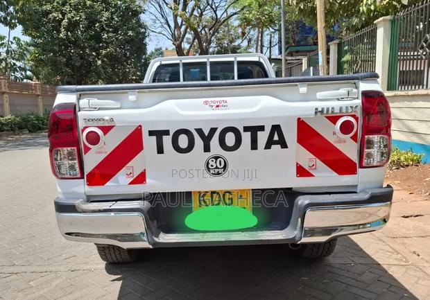 Toyota Hilux 2017 White