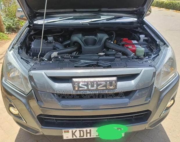 Isuzu D-MAX 2022 Gray