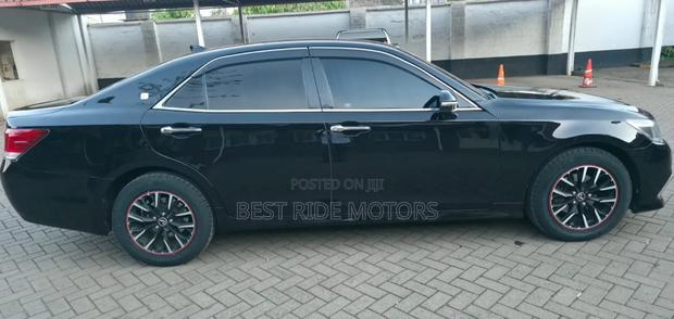 Toyota Crown 2016 Black