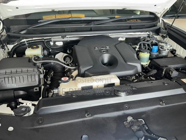 Toyota Land Cruiser Prado 2.8 2019 White