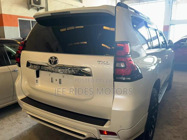 Toyota Land Cruiser Prado 2.8 2019 White