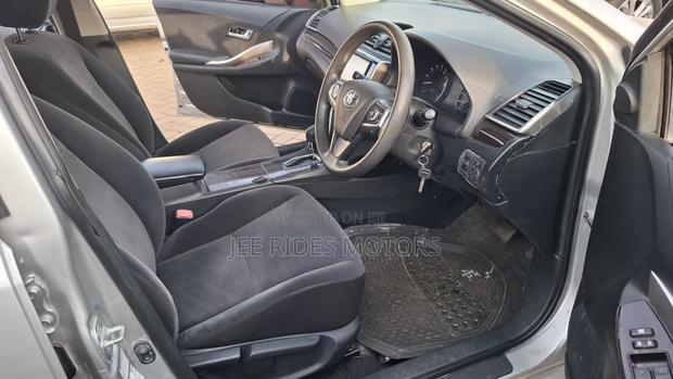 Toyota Premio 1.8 FWD 2017 Silver