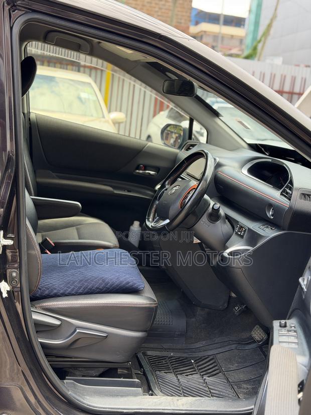 Toyota Sienta 2018
